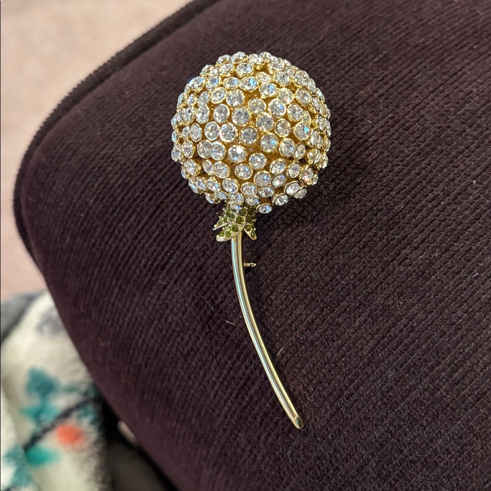 Vintage Flower Crystal Goldtone Brooch - Picture 3 of 9